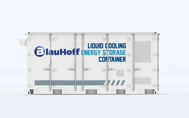 Contentor de armazenamento de energia da marca BlauHoff com refrigeração líquida.